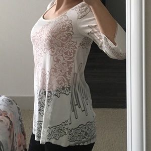 GIMMICKS1-  Super cute cream blouse